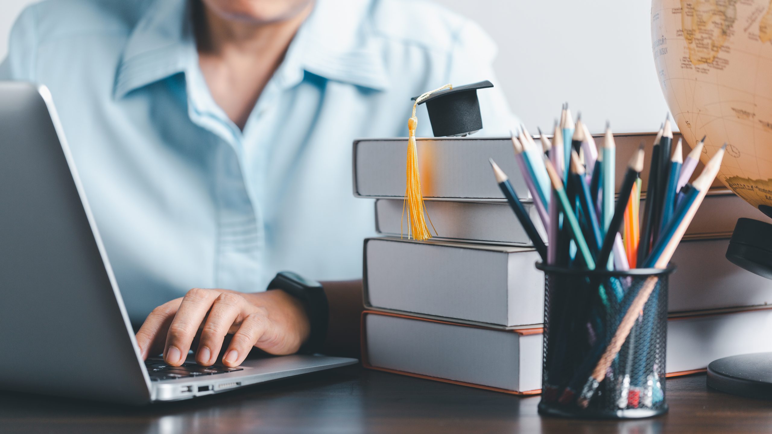 Graduation cap with Earth globe. Concept of global business study, abroad educational, Back to School. Education in Global world, Study abroad business in universities in worldwide. language study